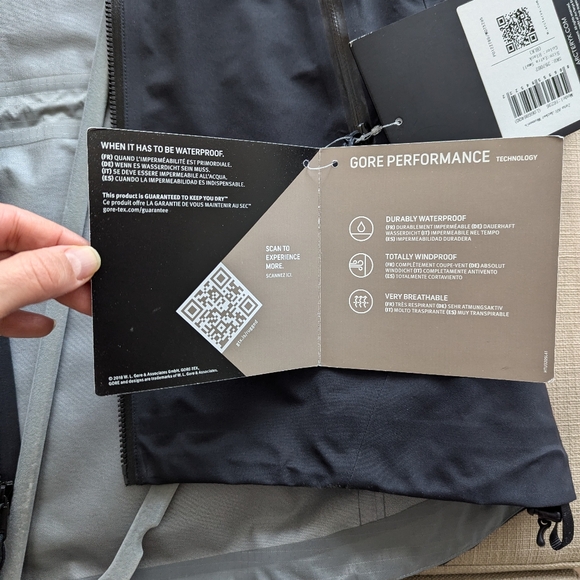 Arcteryx Women Zeta AR Jacket - Picture 11 of 13